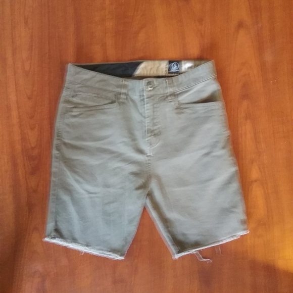 SHORTS - Picture 2 of 2